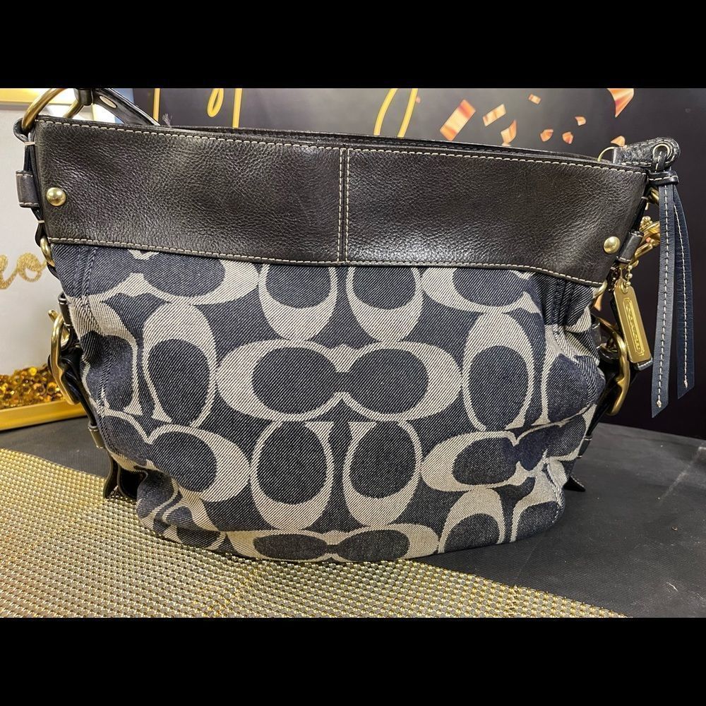 👜🔥👜COACH👜🔥👜YEAAAS!I’m ready! You Ready? The perfect COACH for those jeans!